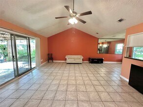1765 Hialeah Dr in Seabrook, TX - Foto de edificio - Building Photo