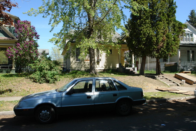 1024 W Augusta Ave in Spokane, WA - Foto de edificio - Building Photo