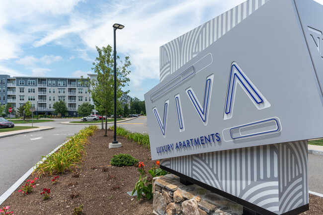 Viva Lakeshore in Bridgewater, MA - Foto de edificio - Building Photo