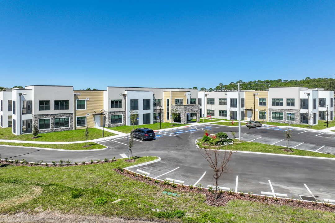 Baytown Apartments in Tampa, FL - Building Photo