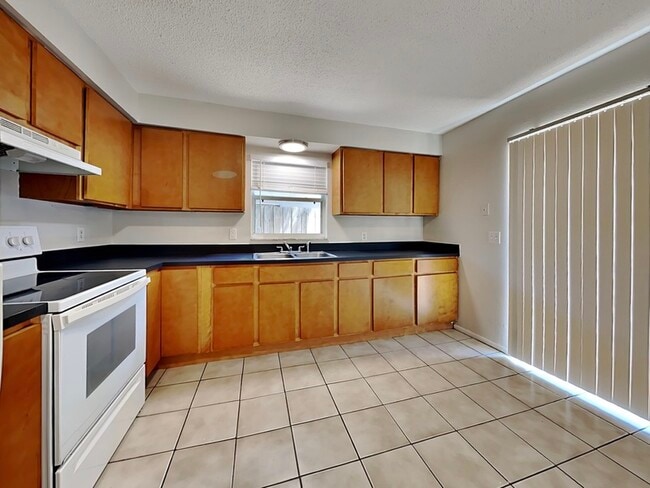 15117 Avalon Ave in Clearwater, FL - Foto de edificio - Building Photo