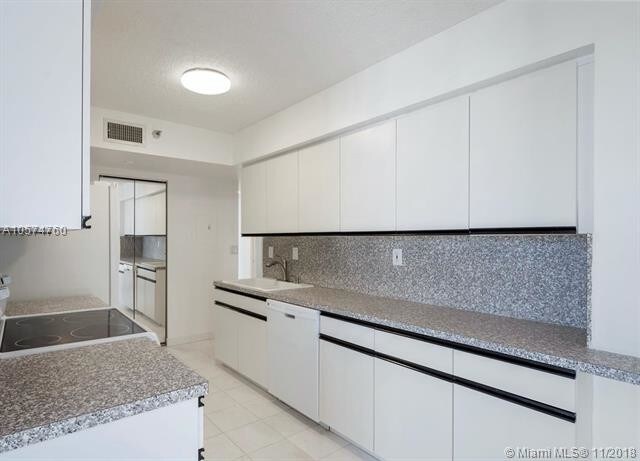 19101 NE 36th Ct-Unit -2206 in Aventura, FL - Building Photo - Building Photo