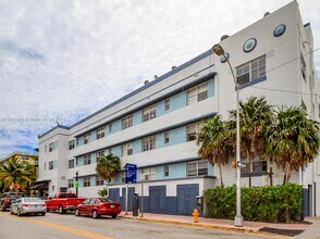 1360 Collins Ave in Miami Beach, FL - Building Photo - Building Photo