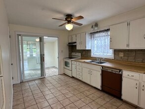 1216 New Britain Ave in West Hartford, CT - Building Photo - Building Photo