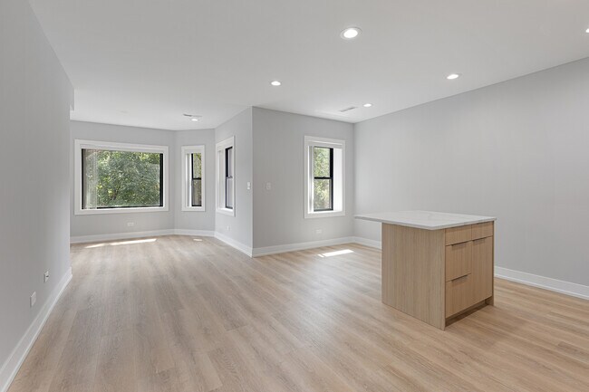 1548 W Juneway Terrace in Chicago, IL - Building Photo - Building Photo