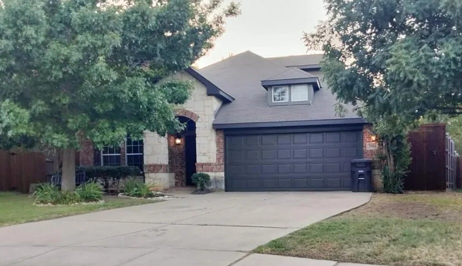 3901 Ringdove Way in Roanoke, TX - Foto de edificio