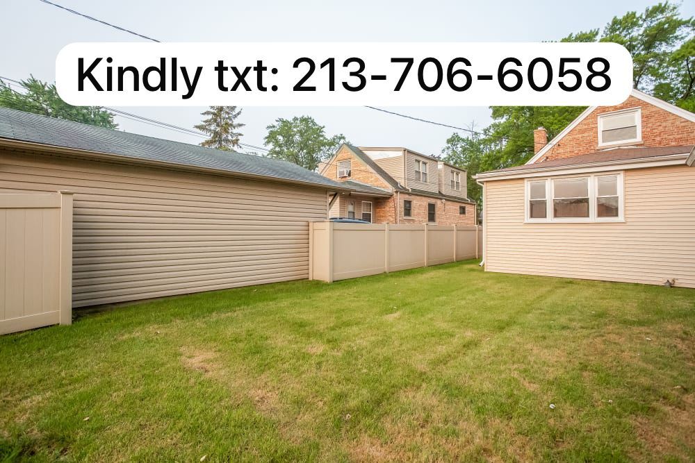 8122 N Octavia Ave in Niles, IL - Building Photo