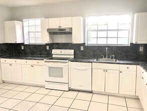 1801 SW 10th St, Unit 1801 in Miami, FL - Building Photo - Building Photo