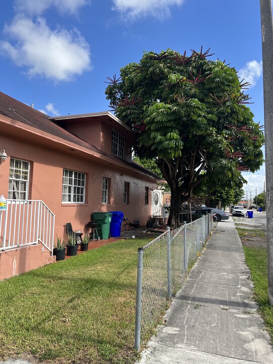 1850 Nw 24th Ct in Miami, FL - Building Photo