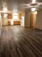 815 N James Ave, Unit A in Tea, SD - Foto de edificio - Building Photo