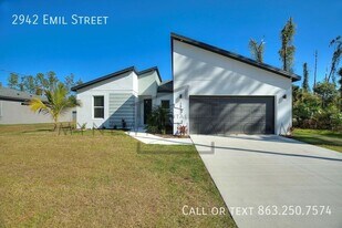 2942 Emil St in North Port, FL - Building Photo