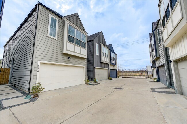 2906 Stevens St in Houston, TX - Foto de edificio - Building Photo