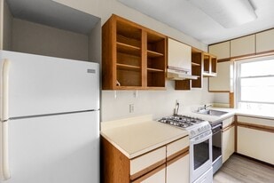 1107 E Genesee St in Syracuse, NY - Building Photo