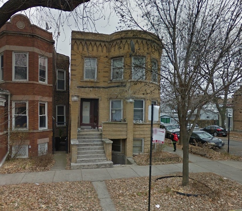 2701 N Albany Ave in Chicago, IL - Building Photo