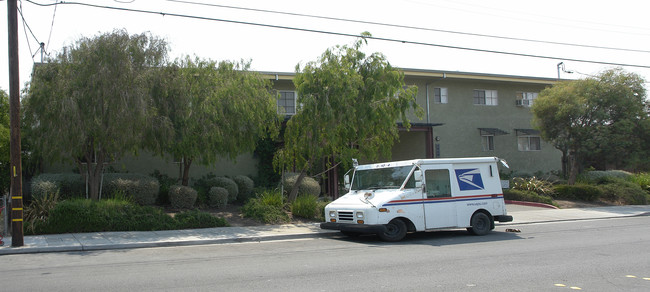 Pinecrest Apartments in Antioch, CA - Foto de edificio - Building Photo