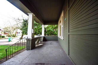 4725 NE 18th Ave in Portland, OR - Building Photo - Building Photo