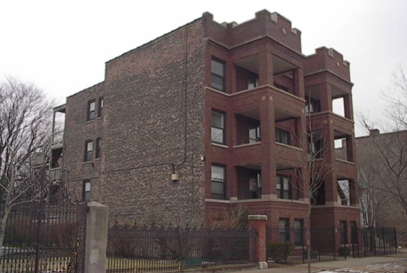 St. Edmund's Square in Chicago, IL - Foto de edificio