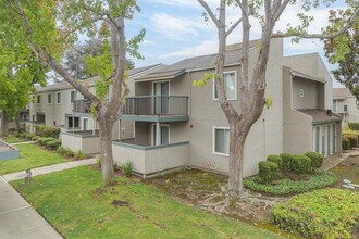 Windsor Garden Apartments in Fremont, CA - Foto de edificio - Building Photo