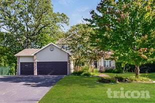 2207 Raspberry Ct in Buffalo, MN - Building Photo