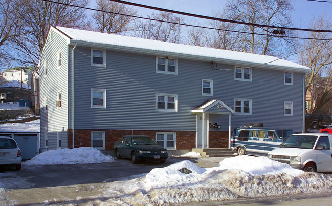 221 Nashua St in Fall River, MA - Foto de edificio - Building Photo