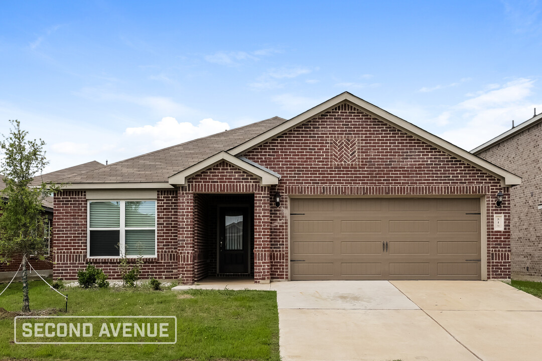 516 Bennie Leonard St in Venus, TX - Building Photo
