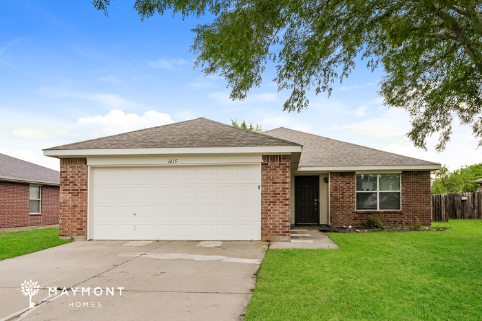 1615 Appaloosa Dr in Krum, TX - Building Photo