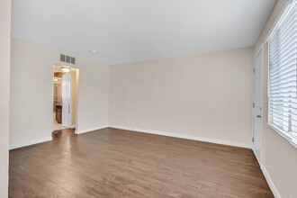 Sunrise Apartments in Las Vegas, NV - Building Photo - Interior Photo