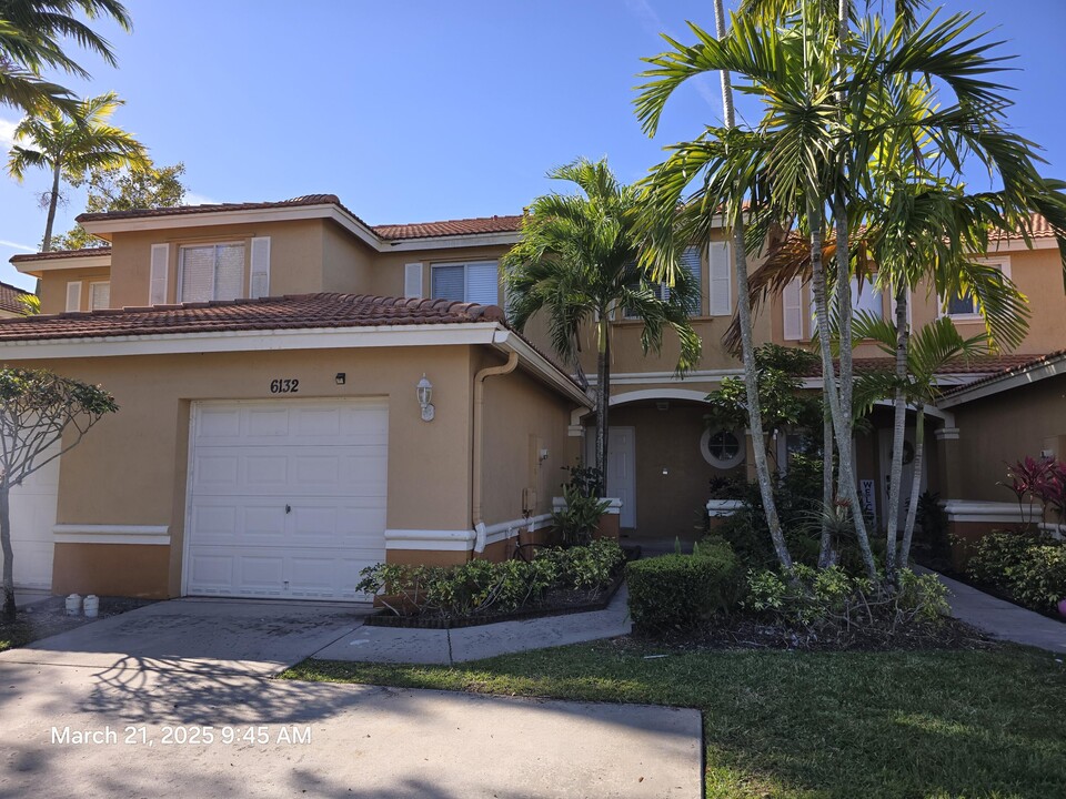 6132 Southard St in West Palm Beach, FL - Building Photo