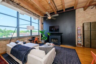 1733 W Irving Park Rd in Chicago, IL - Building Photo - Building Photo