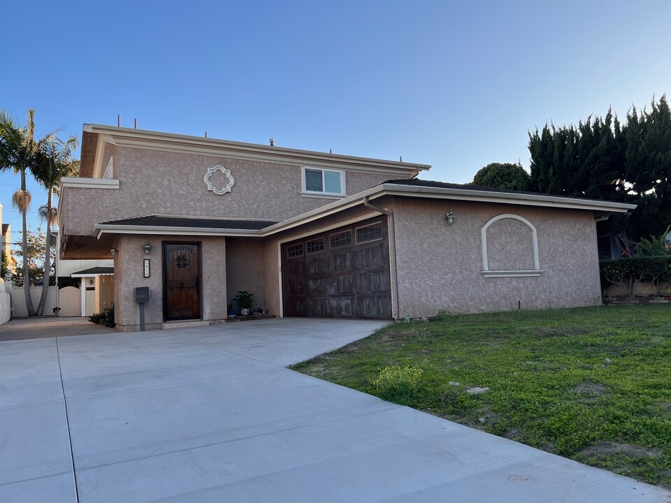 2414 Voorhees Ave in Redondo Beach, CA - Building Photo