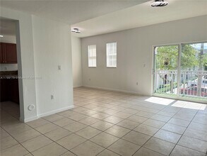 11102 NW 83rd St in Doral, FL - Building Photo - Building Photo