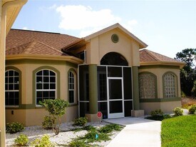 2624 Abbotsford St in North Port, FL - Building Photo