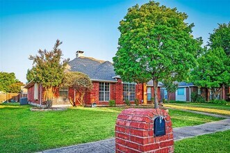 8113 Pacific St in Frisco, TX - Building Photo - Building Photo