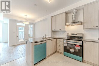 37 Pearen Ln in Barrie, ON - Building Photo - Building Photo