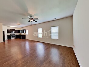 350 Scotland Dr in Dallas, GA - Foto de edificio - Building Photo