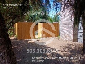 660 Monmouth St in Independence, OR - Building Photo