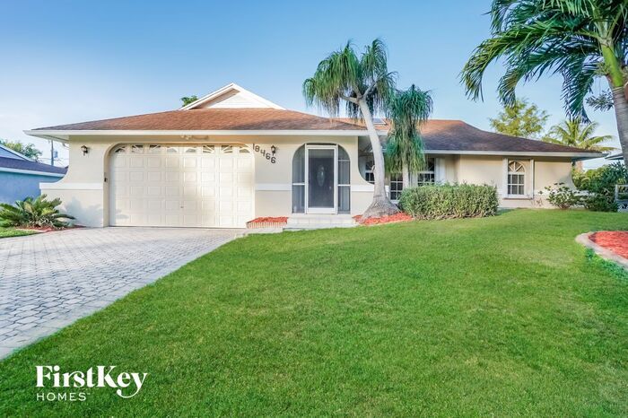 18466 Violet Rd in Ft. Myers, FL - Building Photo