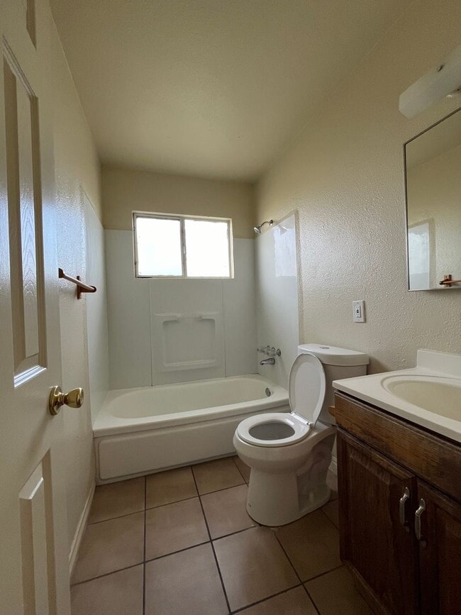 15040 Culley St in Victorville, CA - Building Photo - Building Photo