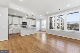 13331 Launders St in Herndon, VA - Building Photo - Building Photo