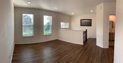 285 Lakeshore Dr in Oswego, IL - Building Photo - Building Photo