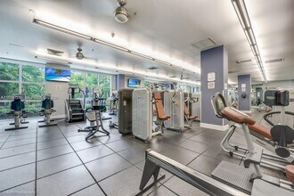 2000 N Bayshore Dr in Miami, FL - Building Photo - Building Photo