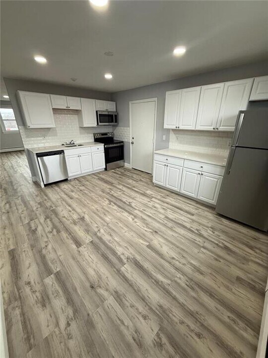 60 Esten Ave in Pawtucket, RI - Building Photo