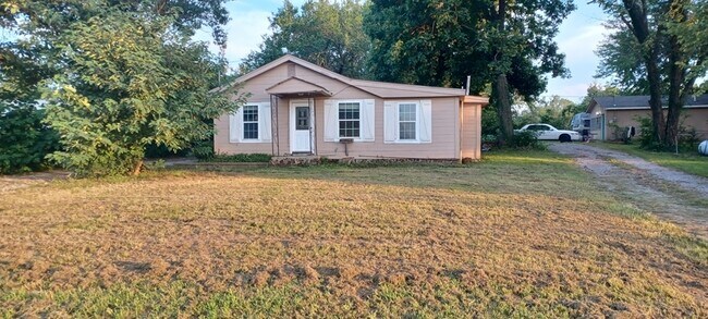 1338 Old Hwy 33 E in Chouteau, OK - Building Photo - Building Photo