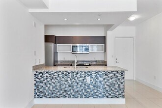 951 Brickell Ave, Unit 700 in Miami, FL - Building Photo - Building Photo