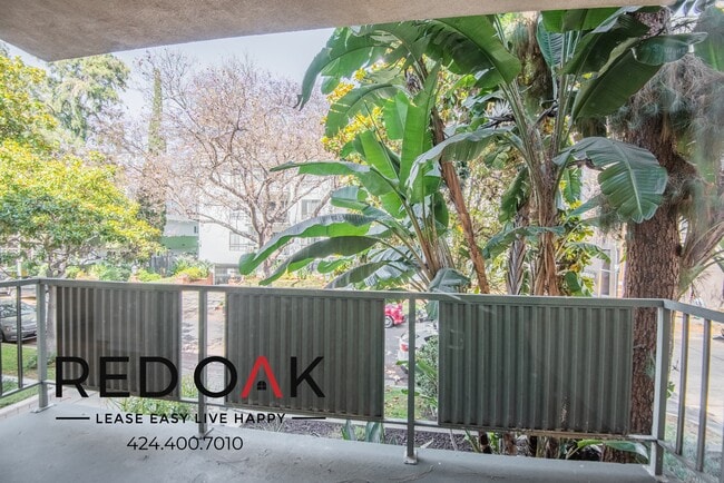 319 S Clark Dr in Los Angeles, CA - Building Photo - Building Photo