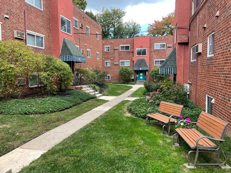Marimont Apartments in Drexel Hill, PA - Foto de edificio