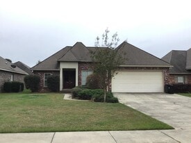 19 Village Dr in Hattiesburg, MS - Building Photo