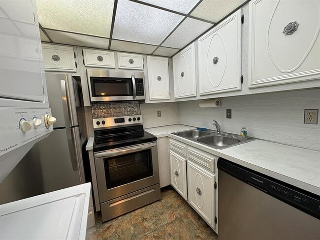 120 Cypress Club Dr in Pompano Beach, FL - Building Photo - Building Photo