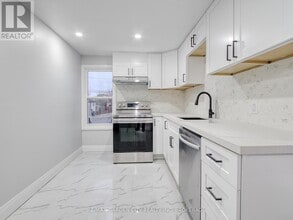 7 Maplecrest Ave in St Catharines, ON - Building Photo - Building Photo