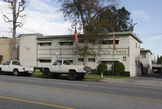 6620 Whitsett Ave in North Hollywood, CA - Foto de edificio - Building Photo